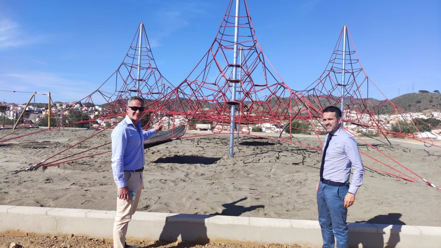 Abierto al público un parque infantil con espacio multiaventura en el Puerto de la Torre