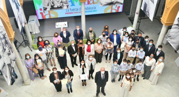 La Consejería de Inclusión Social convoca la tercera edición de los Premios Familias Andaluzas