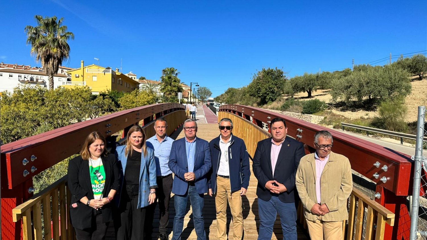 Diputación financia un tramo de paseo peatonal con una pasarela de madera en La Viñuela