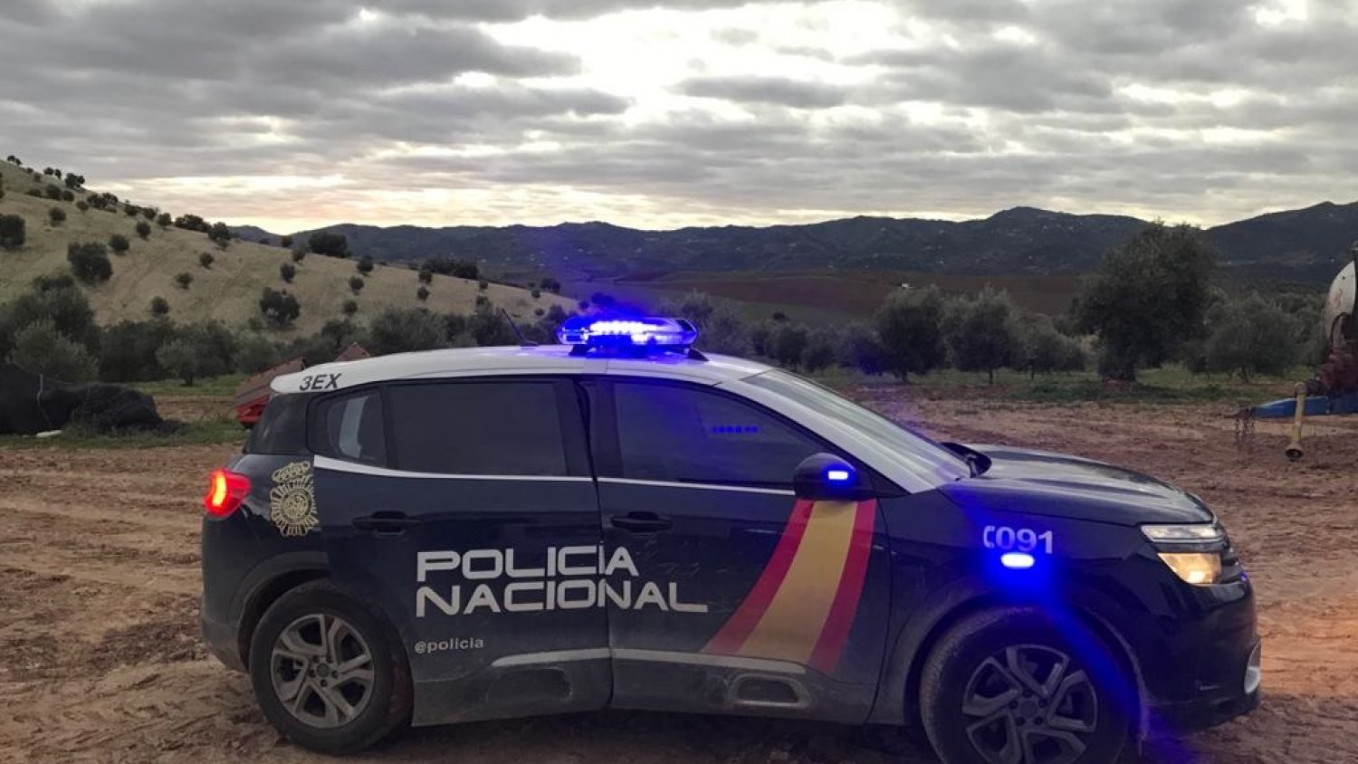 Detenidos tres hombres en Antequera por un robo con fuerza en un establecimiento