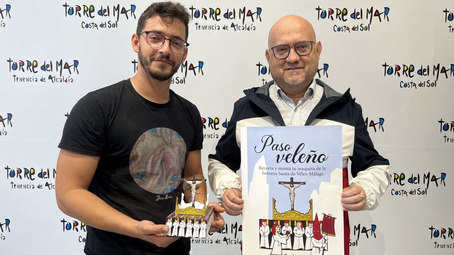 Turismo presenta una nueva edición de la colección de recortables cofrades 'Paso Veleño'