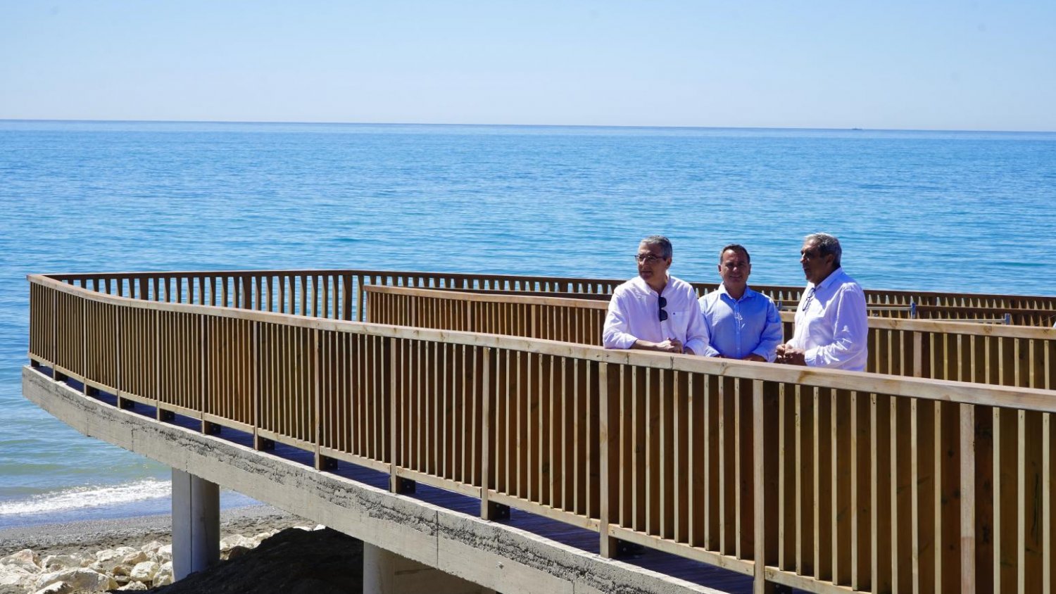 La Senda Litoral avanza en Rincón de la Victoria con un nuevo tramo que conecta con Vélez-Málaga