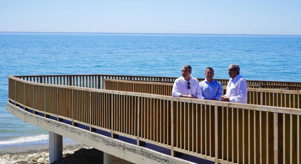La Senda Litoral avanza en Rincón de la Victoria con un nuevo tramo que conecta con Vélez-Málaga