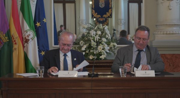 La renovación integral del paseo marítimo de El Palo culmina la transformación del litoral en el distrito este