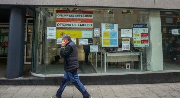 Málaga registra 3.685 desempleados menos en marzo, entre las mayores caídas del paro del país