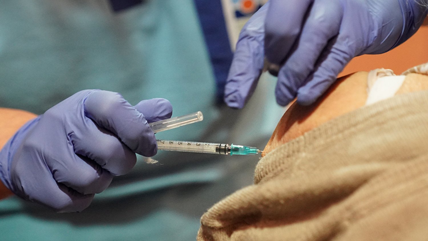 Finaliza la campaña de vacunación contra la gripe en Andalucía con récord de dosis administradas