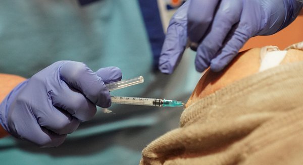 Finaliza la campaña de vacunación contra la gripe en Andalucía con récord de dosis administradas