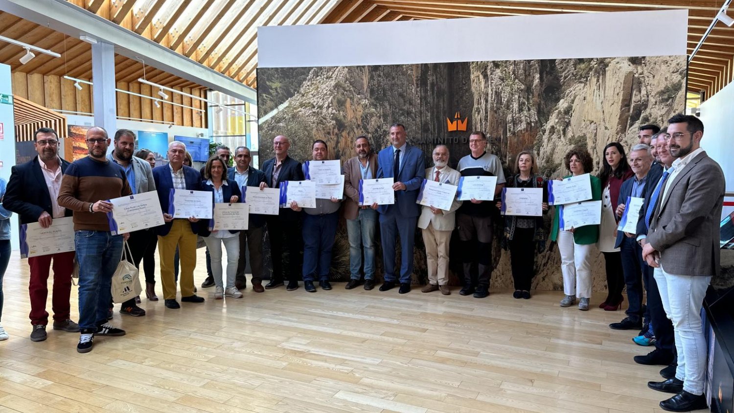 Veinticuatro empresas del entorno del Caminito del Rey reciben el distintivo de 'Compromiso de Calidad Turística'