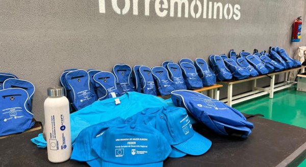 El alumnado inscrito en el campamento de Semana Santa participa en un taller de educación ambiental