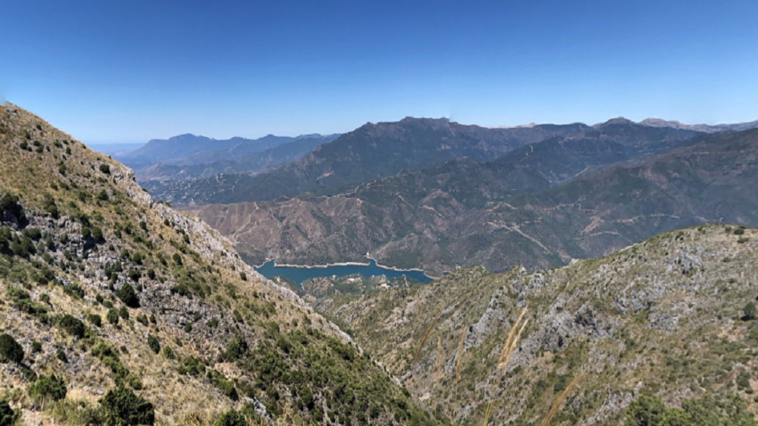 Rescatado en helicóptero un senderista perdido en el pico de La Concha en Marbella