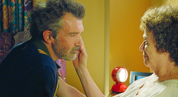 El poeta Joaquín Pérez Azaustre presenta la película ‘Dolor y Gloria’ a propuesta del CAL