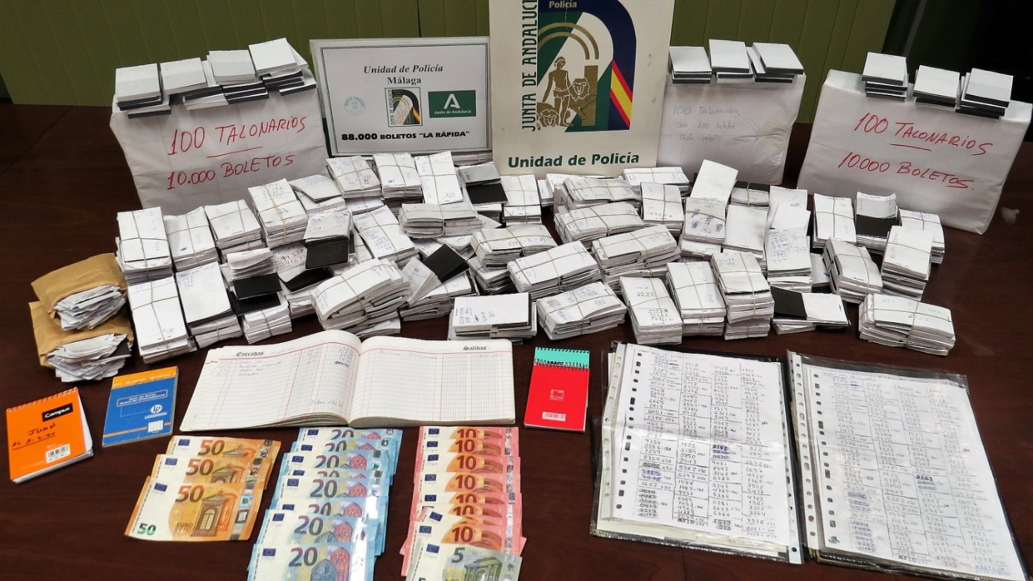 La Unidad de Policía Adscrita interviene 88.000 boletos de lotería ilegal en Málaga