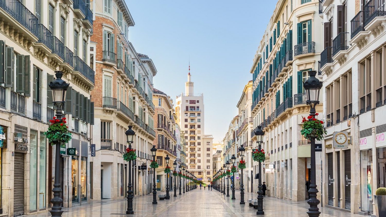 La Guardia Civil toma calle Larios en una operación contra el narcotráfico