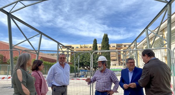 Avanzan a buen ritmo las obras de la cubierta del CEIP Andalucía de Vélez-Málaga