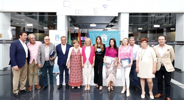 El Ayuntamiento destaca la “atención y excelencia” de los comercios de Las Chapas