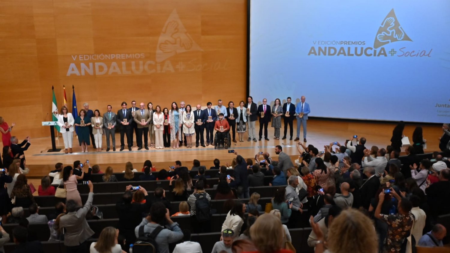 Loles López destaca que los Premios +Social visibilizan 'la cara de la solidaridad en Andalucía'