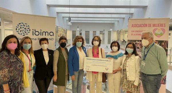 Ibima recibe una donación de la Asociación ‘Esperanza’ para investigar el cáncer de mama metastásico