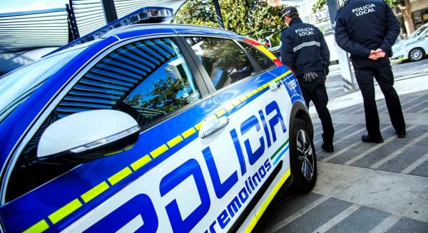 Detenido un hombre en Torremolinos por abordar a una mujer en su portal