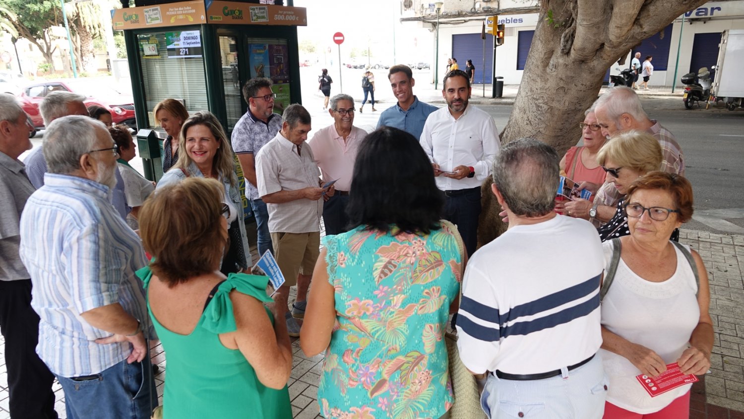 PSOE inicia la campaña 'Quiero mi barrio como calle Larios' contra la suciedad