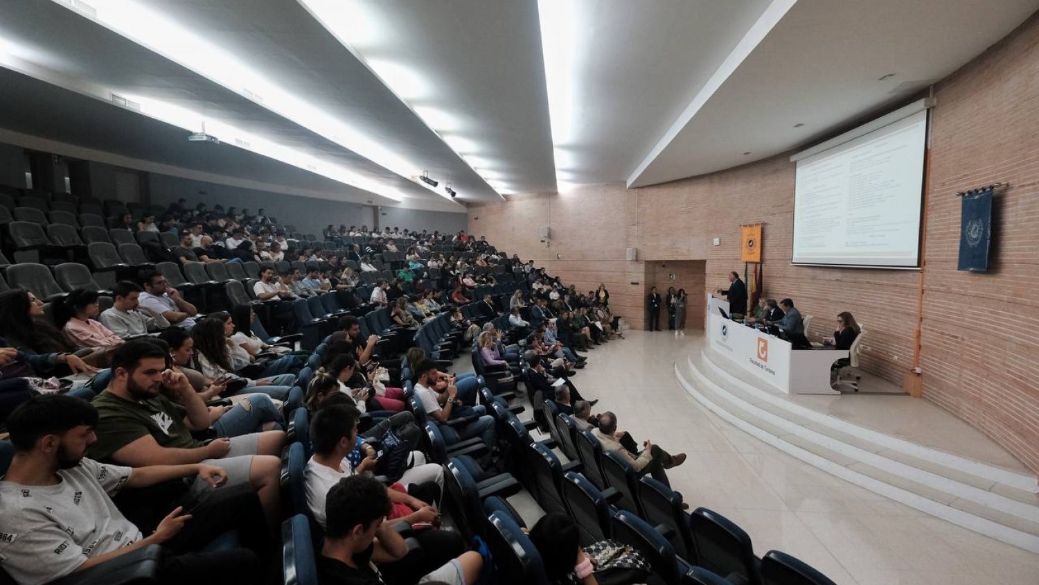 Bernal ve a Andalucía preparada para afrontar los nuevos retos de la industria turística