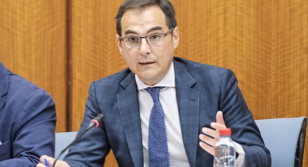 Justicia eleva al Gobierno una consulta para dar amparo legal a los interinos de larga duración