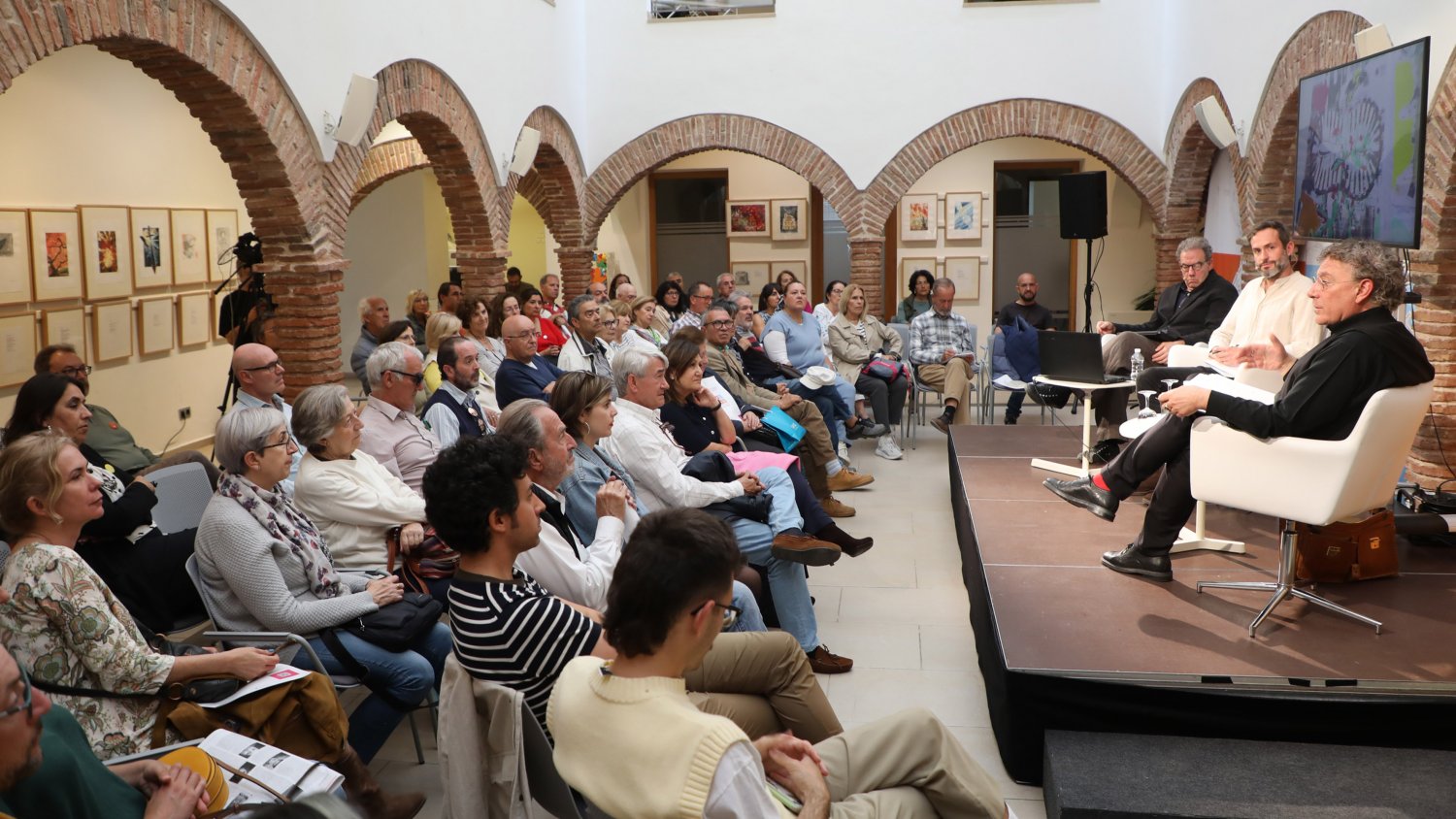 Marpoética alcanza su ecuador tras una semana repleta de actividades literarias y artísticas 
