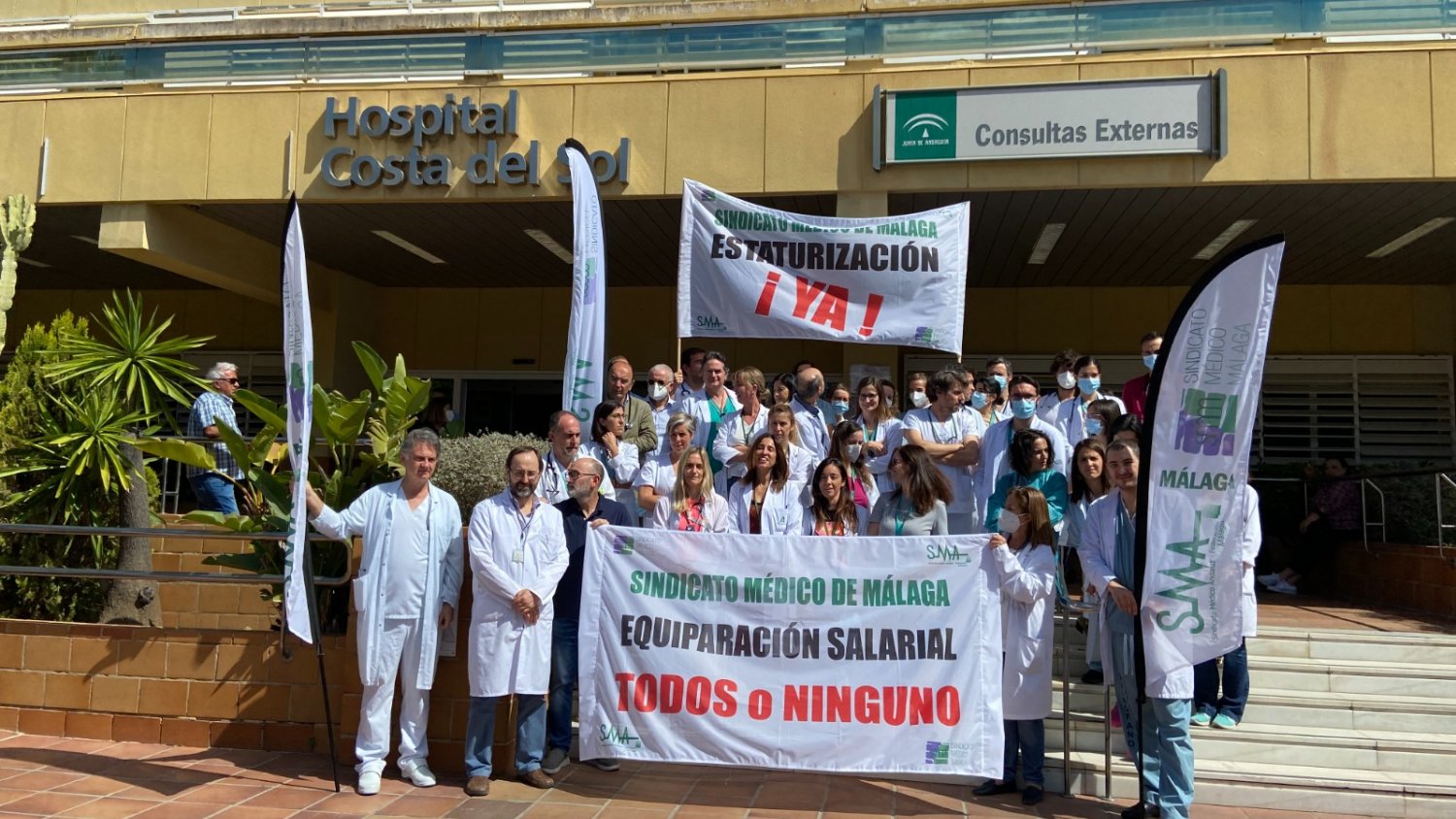 Más de 250 médicos del Hospital Costa del Sol denuncian discriminación al no ver equiparado su salario