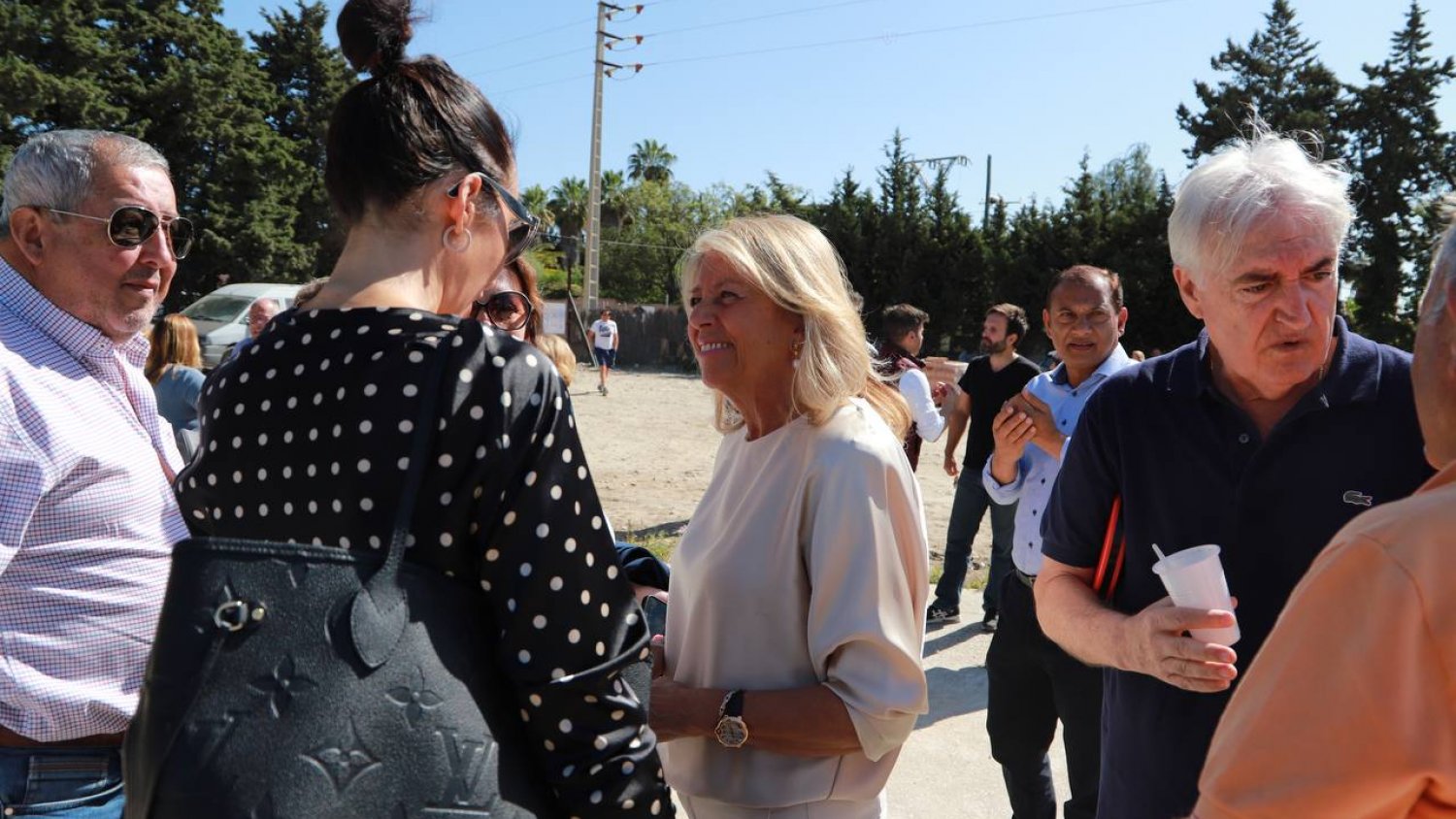 Ángeles Muñoz reafirma su compromiso con los vecinos de Camino de los Pescadores 