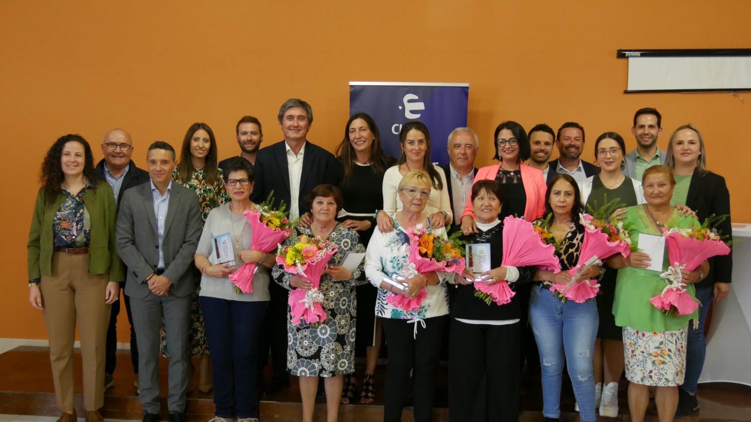 Loles López señala la ayuda a domicilio como un servicio esencial para las personas mayores