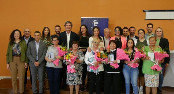 Loles López señala la ayuda a domicilio como un servicio esencial para las personas mayores