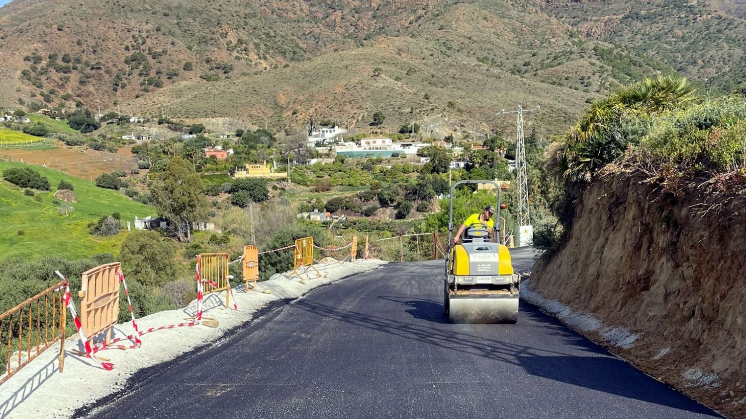 El Ayuntamiento de Estepona restablece el tráfico en los caminos rurales Los Polvitos y Marimacho