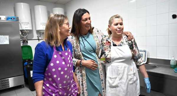 Loles López destaca la labor 'Calor y café' con las personas más vulnerables de Granada