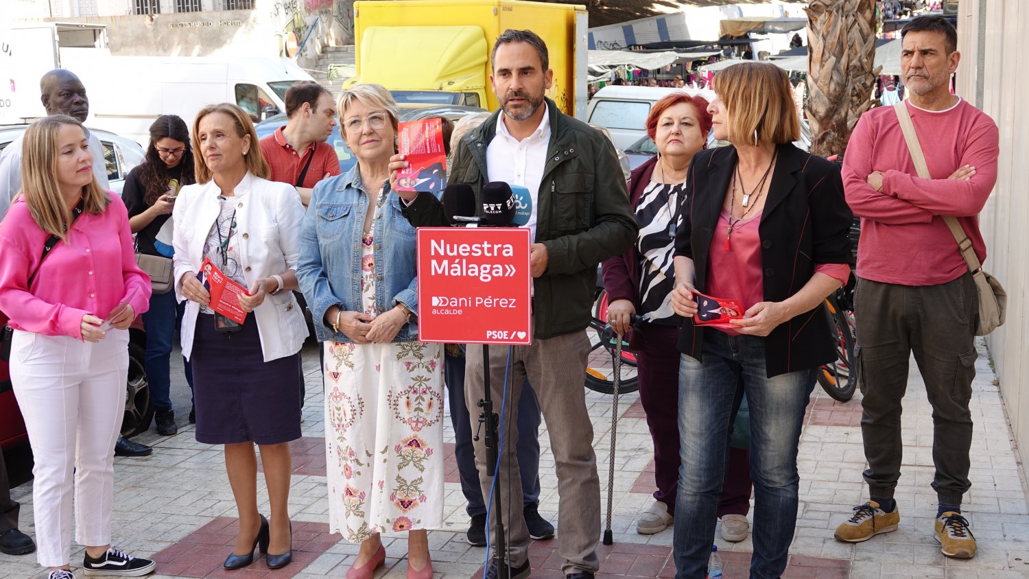 Pérez asegura que la ciudad necesita un alcalde que mire 'ante todo por los barrios de Málaga'