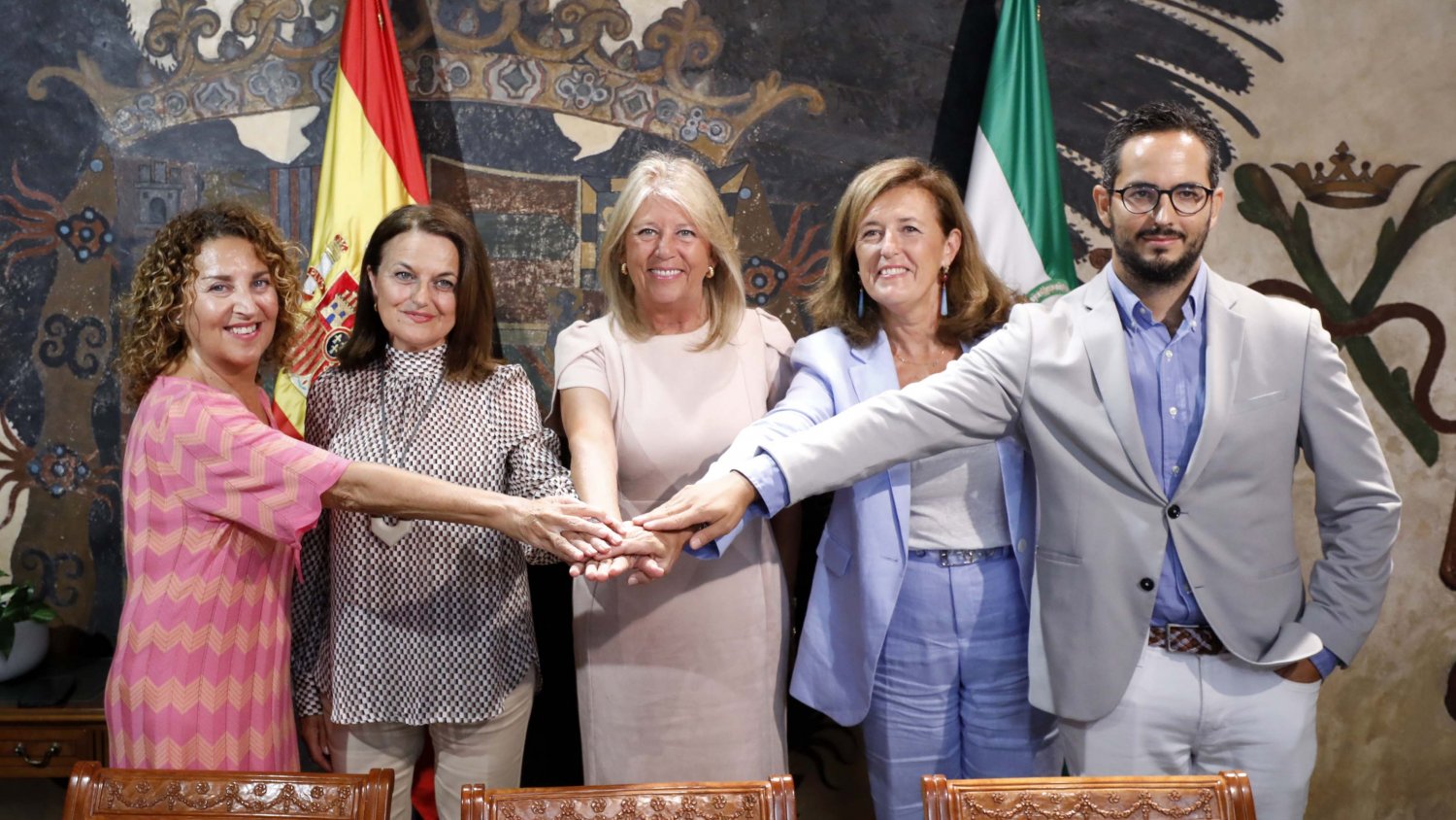 El Ayuntamiento auspicia la firma de un convenio entre la asociación Marbella Voluntaria y el Hospital Quirónsalud