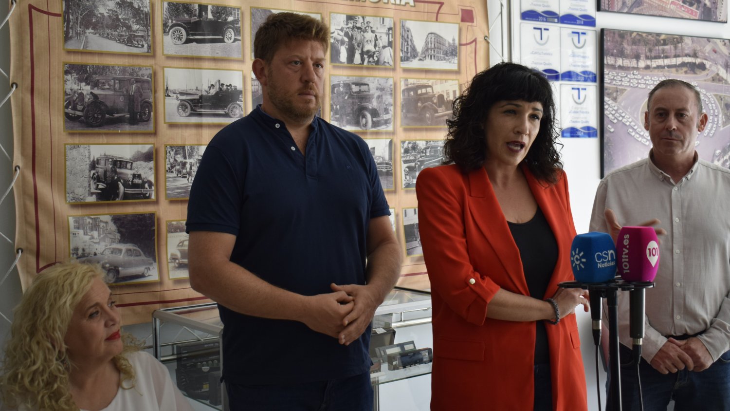 IU y Podemos se comprometen a defender al taxi frente a la ley VTC