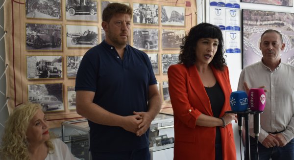 IU y Podemos se comprometen a defender al taxi frente a la ley VTC