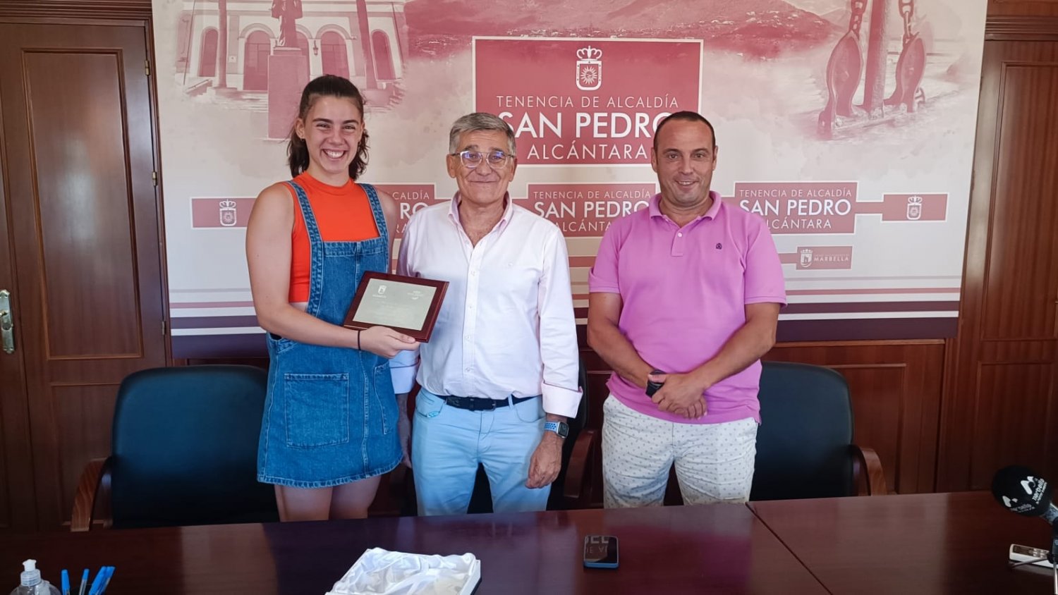 San Pedro Alcántara reconoce a los jóvenes Carla Viegas y Manuel Pérez por sus éxitos deportivos