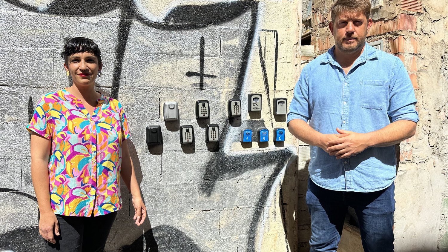 IU y Podemos se comprometen a 'paralizar las licencias de viviendas turísticas para acabar con el caos creado por el PP”