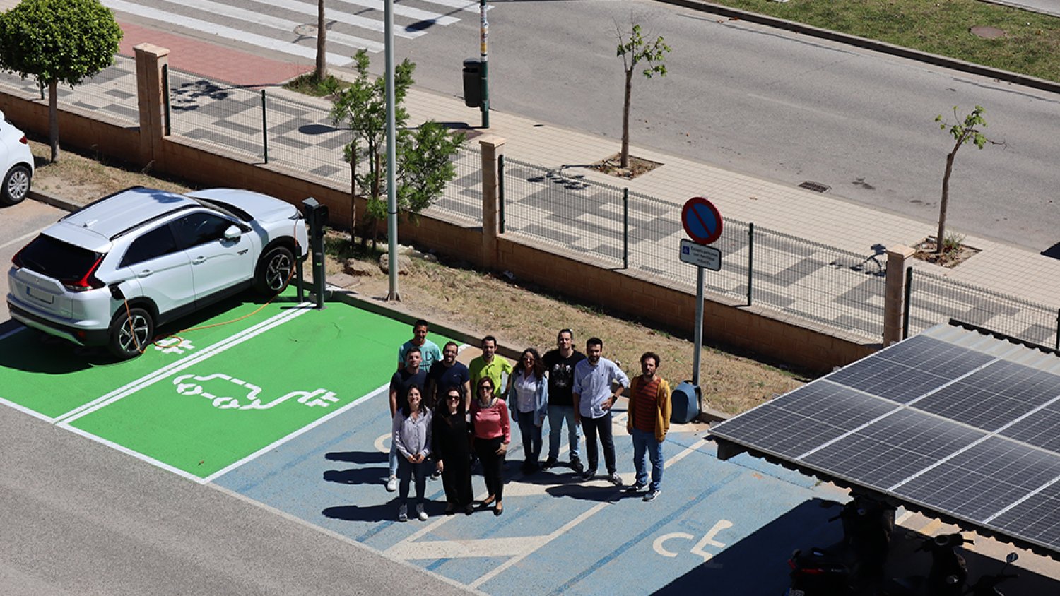 UMA.- Profesoras presentan una microred y un sistema de monitorización para carga de vehículos eléctricos
