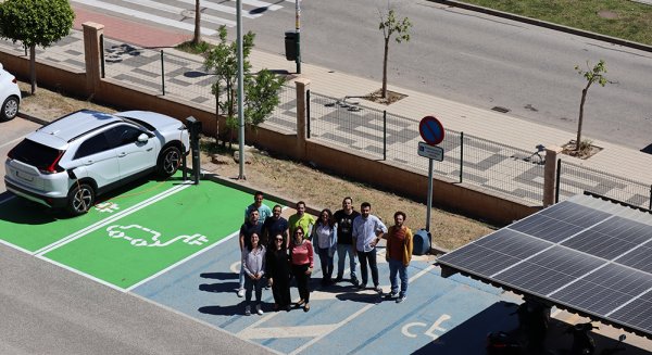 UMA.- Profesoras presentan una microred y un sistema de monitorización para carga de vehículos eléctricos