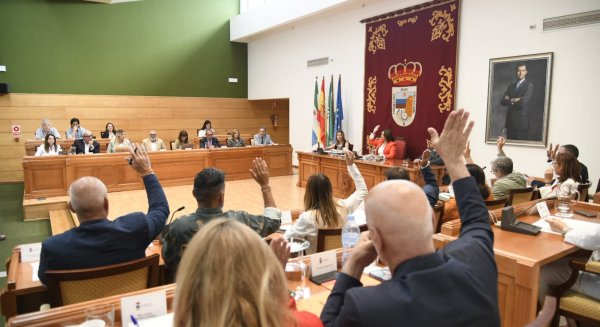El Pleno de Torremolinos aprueba una moción por la integración de las personas de origen migrante