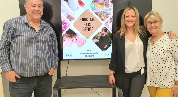 El Centro de Participación Activa de Mayores de Rincón de la Victoria acoge un homenaje con motivo del Día de la Madre