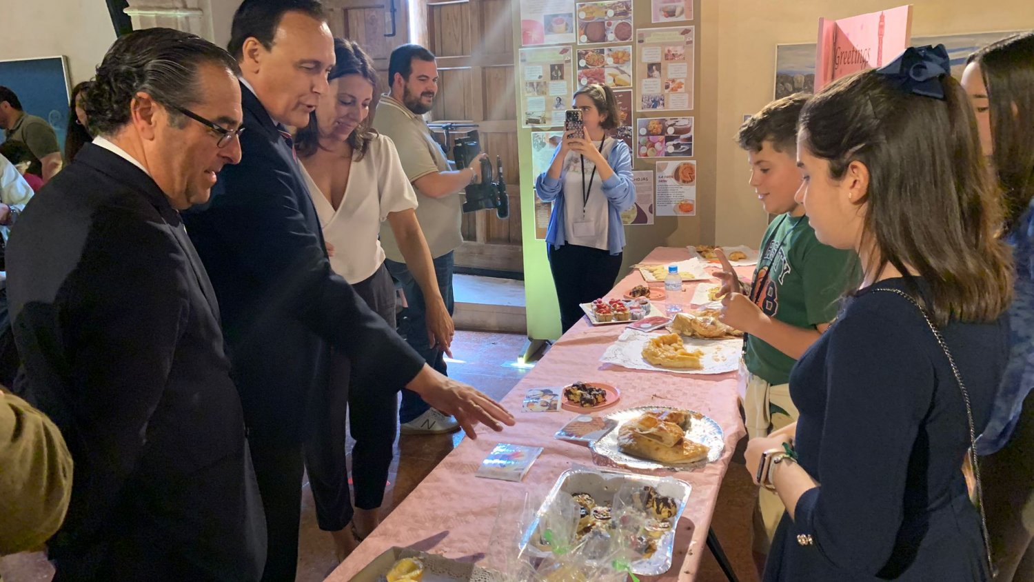 El delegado de Desarrollo Educativo visita la II Feria de Inventos y Talentos de Ronda
