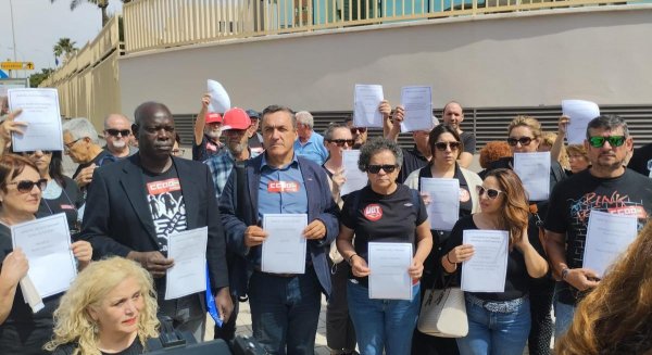 CCOO y UGT se concentran en Málaga para exigir más protección de la seguridad de los trabajadores