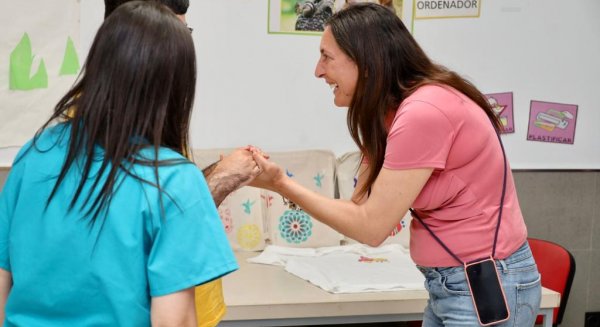 Loles López destaca la sensibilidad y compromiso social de Olula del Río (Almería)