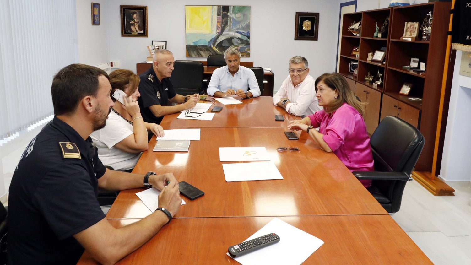 La Policía Local despliega un dispositivo en un total de 42 centros educativos de Marbella para garantizar la seguridad