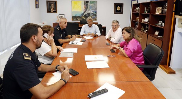 La Policía Local despliega un dispositivo en un total de 42 centros educativos de Marbella para garantizar la seguridad