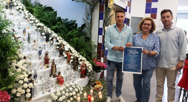Más de una decena de cruces y altares conforman este año las Cruces de Torrox