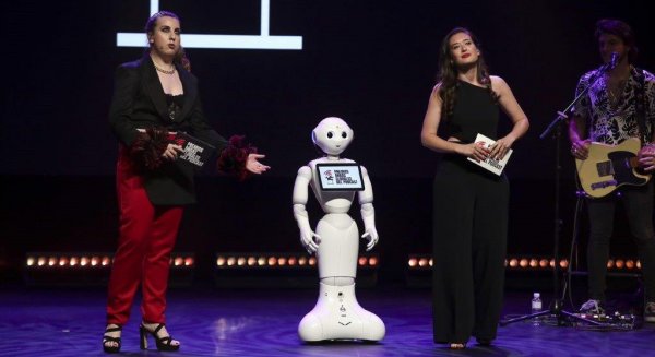 Inés Hernand y Andrea Compton presentan en Málaga los Premios Ondas Globales del Podcast