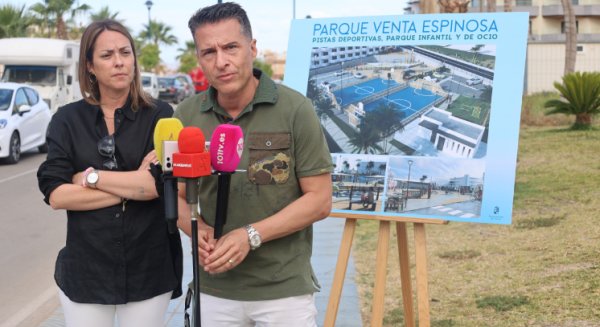 La Venta Espinosa de Torrox amplía sus zonas de recreo con una nueva pista polideportiva
